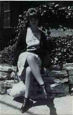 Cynthia Dearborn in Monterey 6/1962 (9KB/73KB)