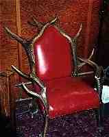 Elk Horn Chair at Bow Lake lodge. Sit w/ caution (9KB/44KB)